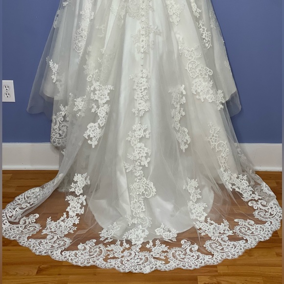 Allure Bridal White Ball Gown Sweetheart Strapless Mid Back Size 8 Free Shipping - Picture 12 of 14